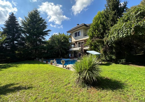 Acarkent'te Özel Sokakta A Güvenlik Kapısına Yakın B Tipi Villa