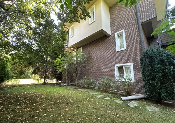 Acarkent'te Özel Sokakta A Güvenlik Kapısına Yakın B Tipi Villa küçük görsel