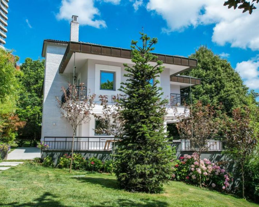 Acarkent'te 2000 m2 Arsa Payına Sahip Ana Güvenlik Kapısına Yakın C Tipi Satılık Villa