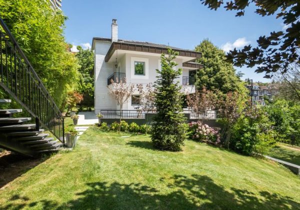 Acarkent'te 2000 m2 Arsa Payına Sahip Ana Güvenlik Kapısına Yakın C Tipi Satılık Villa