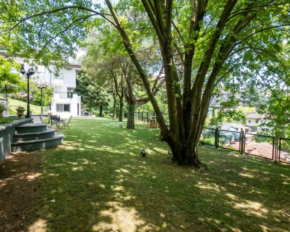 Acarkent'te 2000 m2 Arsa Payına Sahip Ana Güvenlik Kapısına Yakın C Tipi Satılık Villa