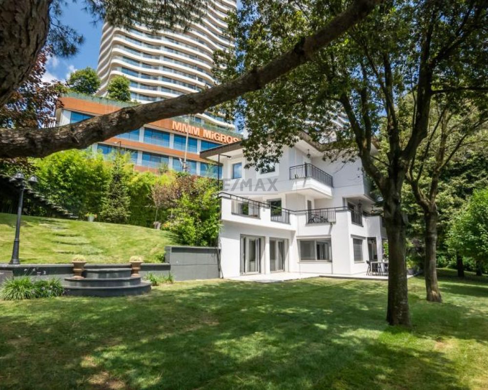 Acarkent'te 2000 m2 Arsa Payına Sahip Ana Güvenlik Kapısına Yakın C Tipi Satılık Villa