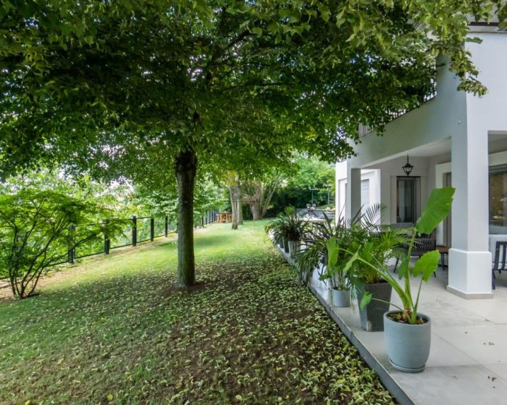 Acarkent'te 2000 m2 Arsa Payına Sahip Ana Güvenlik Kapısına Yakın C Tipi Satılık Villa