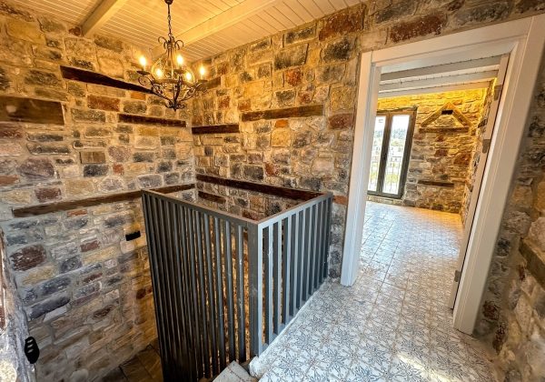 Urla Sanat Sokağına Yürüme Mesafesinde Satılık 6 Odalı Taş Konak küçük görsel