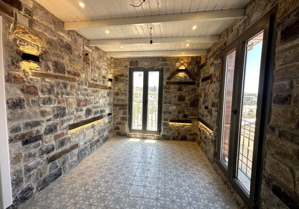 Urla Sanat Sokağına Yürüme Mesafesinde Satılık 6 Odalı Taş Konak küçük görsel