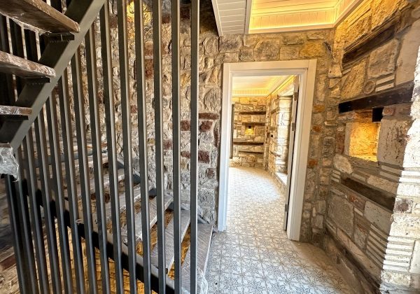 Urla Sanat Sokağına Yürüme Mesafesinde Satılık 6 Odalı Taş Konak küçük görsel