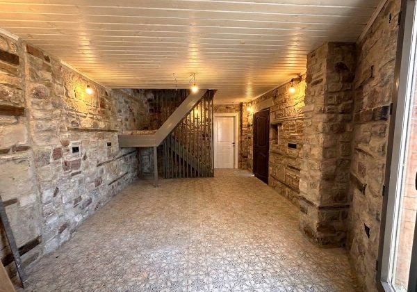 Urla Sanat Sokağına Yürüme Mesafesinde Satılık 6 Odalı Taş Konak küçük görsel