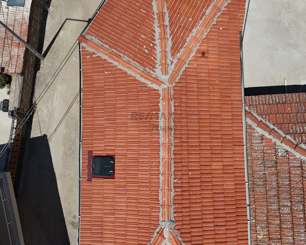 Urla Sanat Sokağına Yürüme Mesafesinde Satılık 6 Odalı Taş Konak