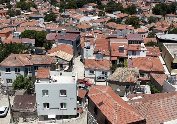 Urla Sanat Sokağına Yürüme Mesafesinde Satılık 6 Odalı Taş Konak küçük görsel