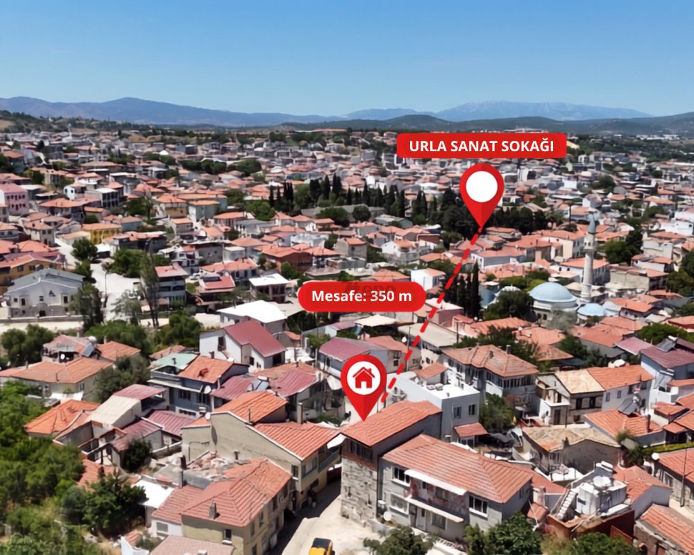 Urla Sanat Sokağına Yürüme Mesafesinde Satılık 6 Odalı Taş Konak