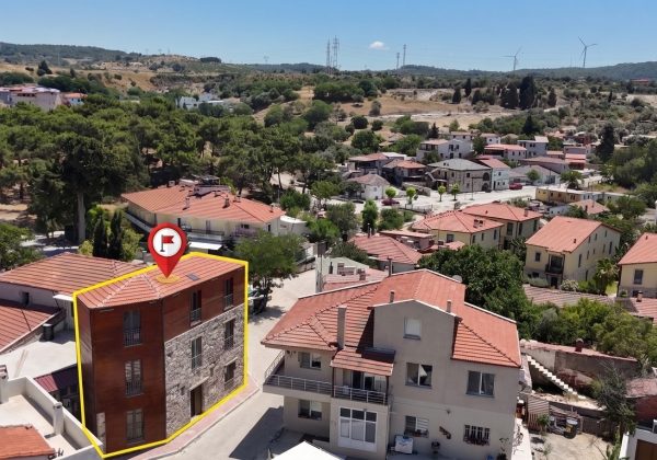 Urla Sanat Sokağına Yürüme Mesafesinde Satılık 6 Odalı Taş Konak küçük görsel