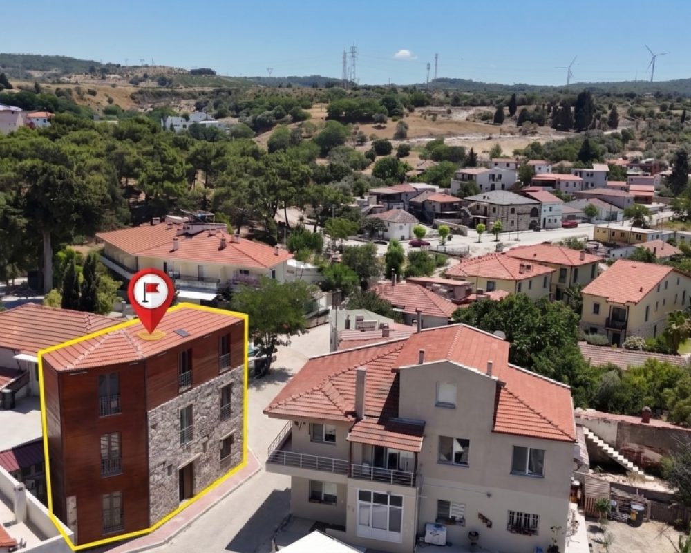 Urla Sanat Sokağına Yürüme Mesafesinde Satılık 6 Odalı Taş Konak