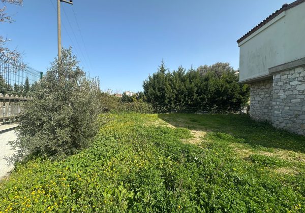 URLA KUŞÇULAR BAĞYOLU EVLERİNDE 2+1 DUBLEKS BÜYÜK BAHÇELİ VİLLA. küçük görsel