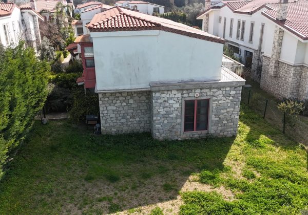 URLA KUŞÇULAR BAĞYOLU EVLERİNDE 2+1 DUBLEKS BÜYÜK BAHÇELİ VİLLA. küçük görsel