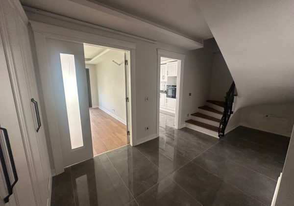 ÇETIN EMEÇ'TE SATILIK TRIPLEKS 4+1 BAHÇELİ VE TERASLI DAİRE küçük görsel
