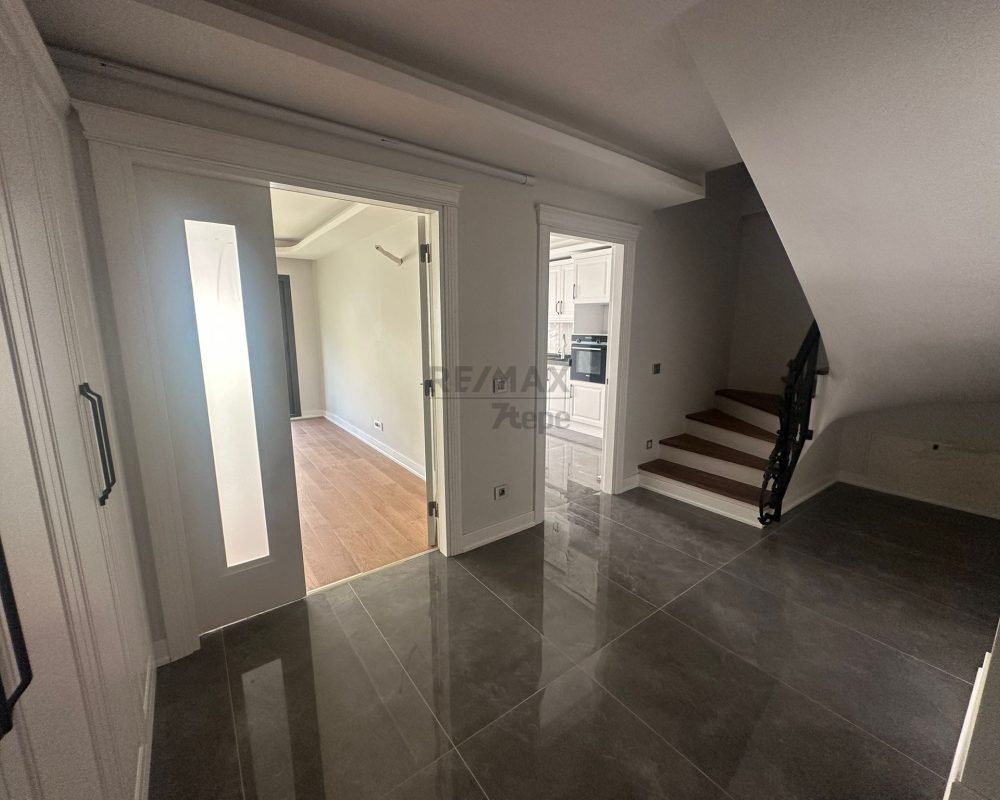 ÇETIN EMEÇ'TE SATILIK TRIPLEKS 4+1 BAHÇELİ VE TERASLI DAİRE