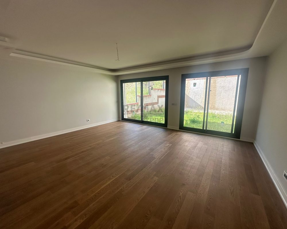 ÇETIN EMEÇ'TE SATILIK TRIPLEKS 4+1 BAHÇELİ VE TERASLI DAİRE