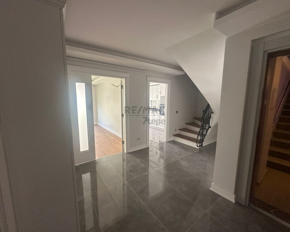 ÇETIN EMEÇ'TE SATILIK TRIPLEKS 4+1 BAHÇELİ VE TERASLI DAİRE