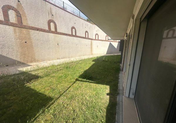 ÇETIN EMEÇ'TE SATILIK TRIPLEKS 4+1 BAHÇELİ VE TERASLI DAİRE küçük görsel