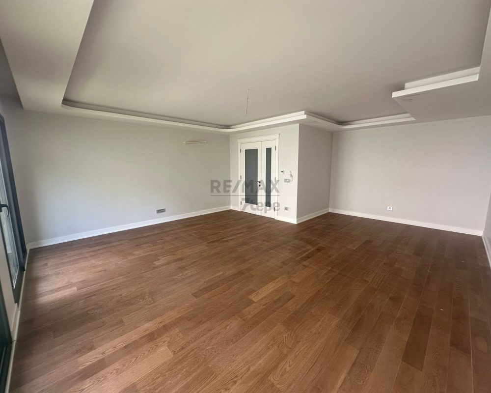 ÇETIN EMEÇ'TE SATILIK TRIPLEKS 4+1 BAHÇELİ VE TERASLI DAİRE