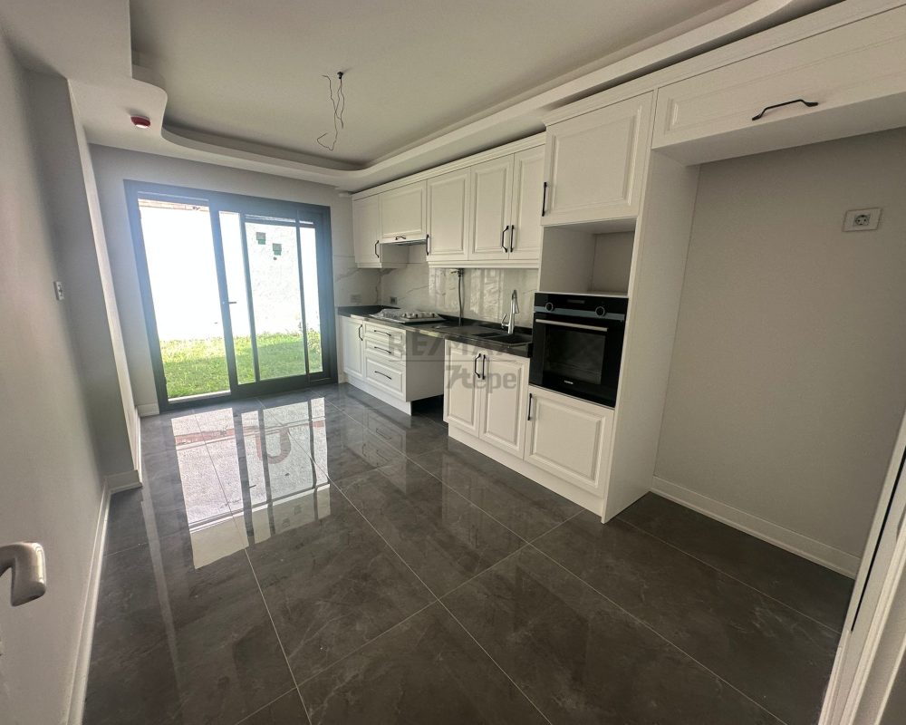 ÇETIN EMEÇ'TE SATILIK TRIPLEKS 4+1 BAHÇELİ VE TERASLI DAİRE