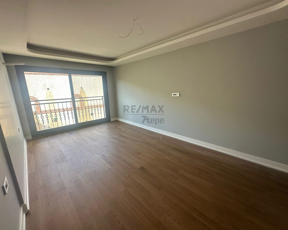 ÇETIN EMEÇ'TE SATILIK TRIPLEKS 4+1 BAHÇELİ VE TERASLI DAİRE