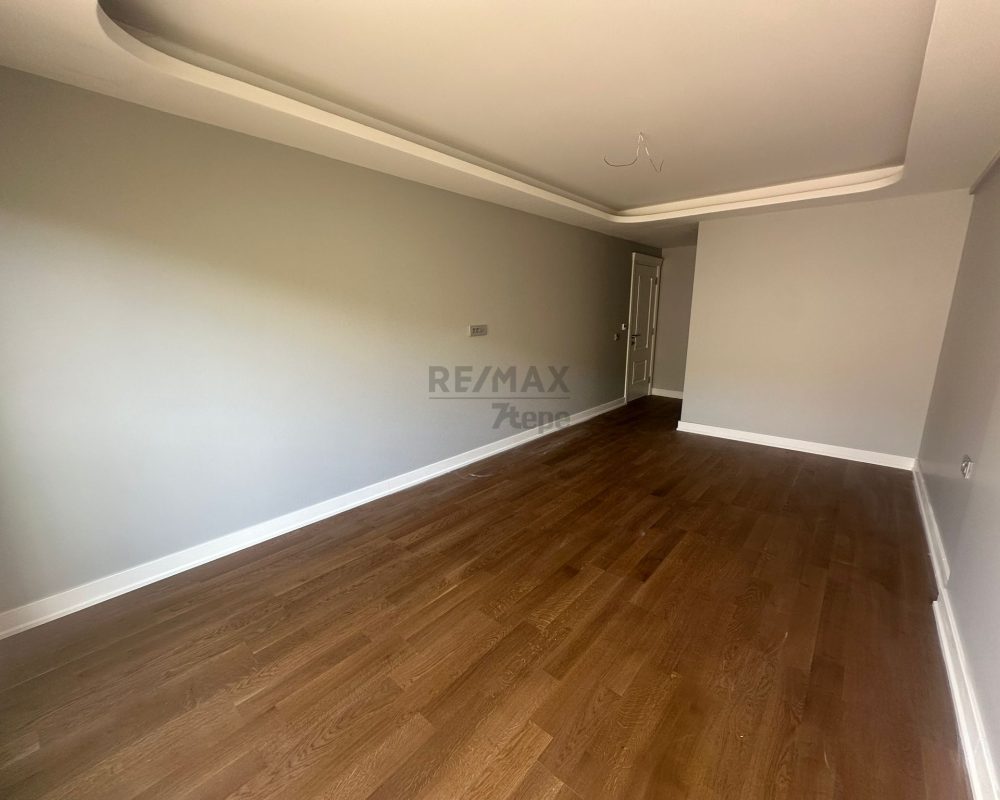 ÇETIN EMEÇ'TE SATILIK TRIPLEKS 4+1 BAHÇELİ VE TERASLI DAİRE