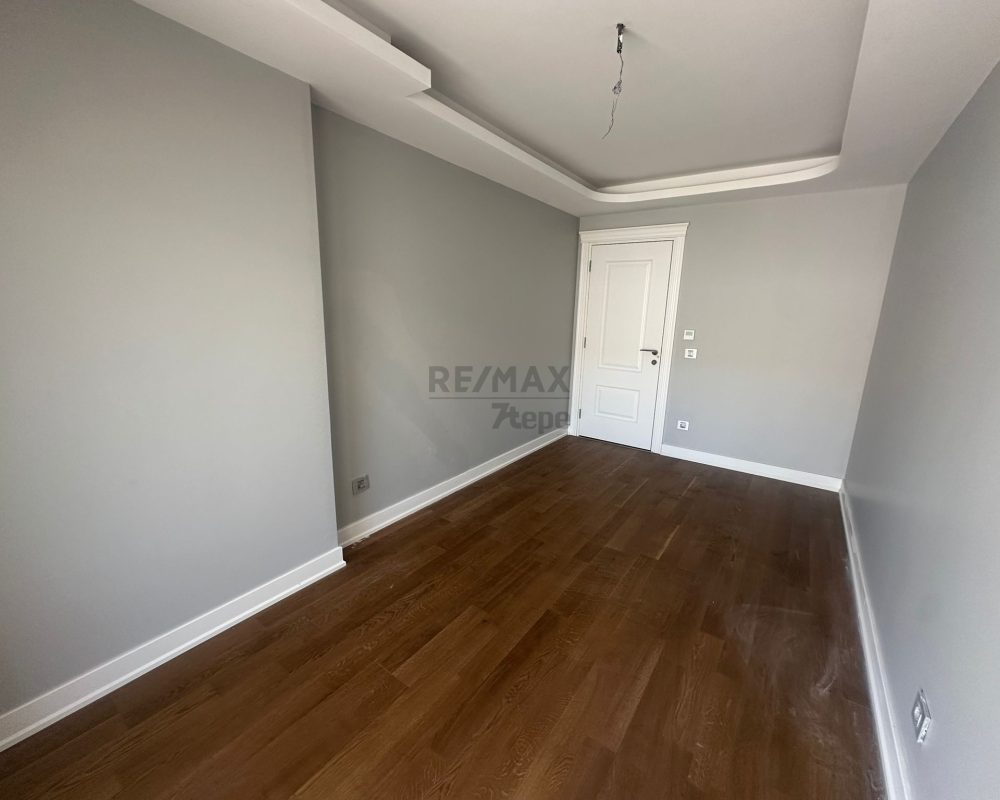 ÇETIN EMEÇ'TE SATILIK TRIPLEKS 4+1 BAHÇELİ VE TERASLI DAİRE