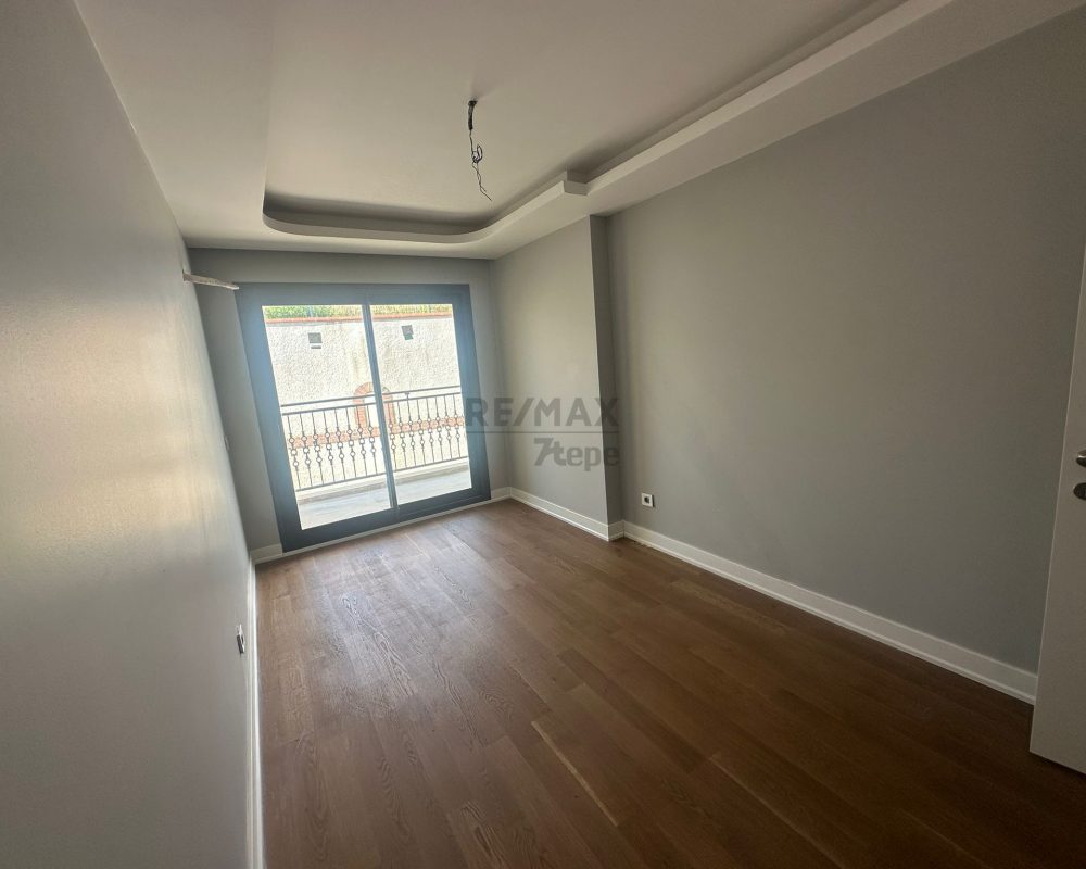 ÇETIN EMEÇ'TE SATILIK TRIPLEKS 4+1 BAHÇELİ VE TERASLI DAİRE
