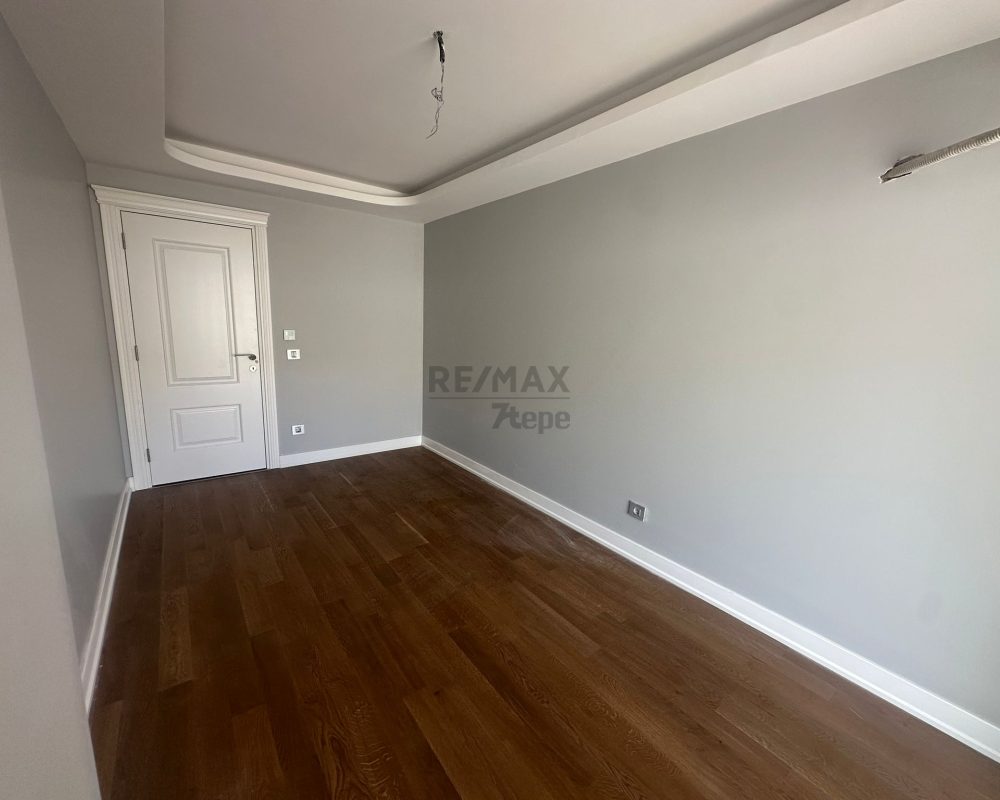 ÇETIN EMEÇ'TE SATILIK TRIPLEKS 4+1 BAHÇELİ VE TERASLI DAİRE