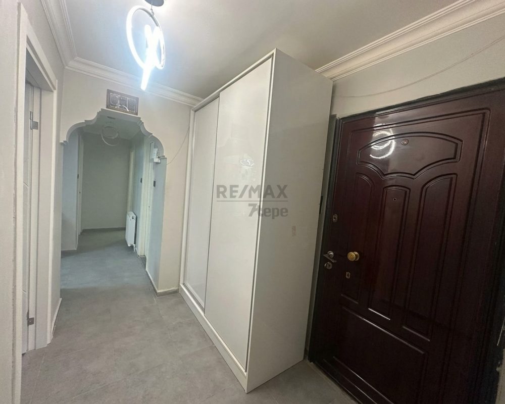 Yeşilyurt Ulu Önderde Yenilenmiş Modern 3+1 ara kat daire.