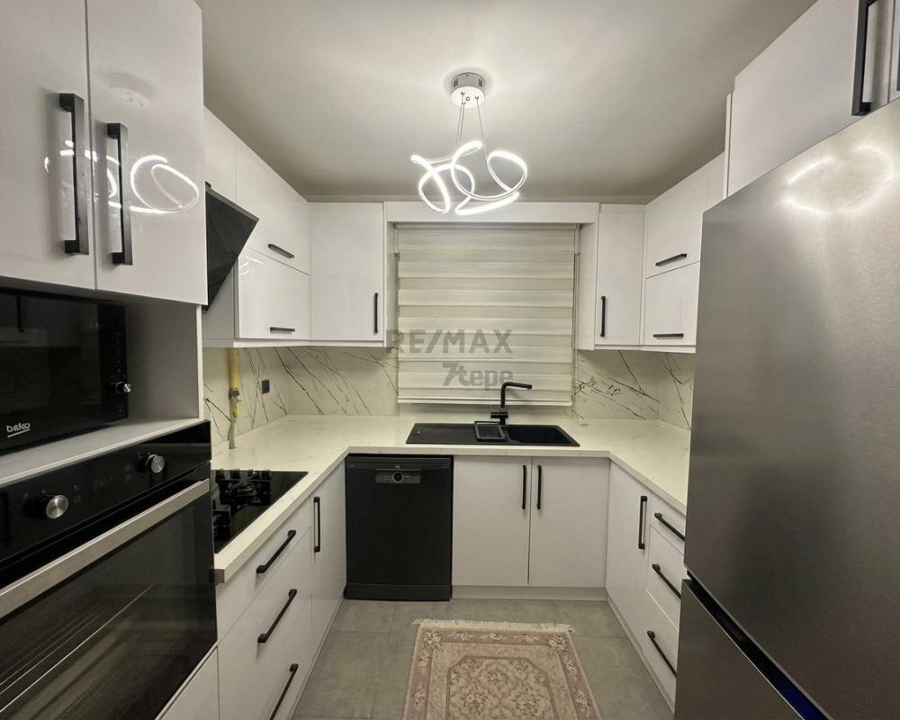 Yeşilyurt Ulu Önderde Yenilenmiş Modern 3+1 ara kat daire.
