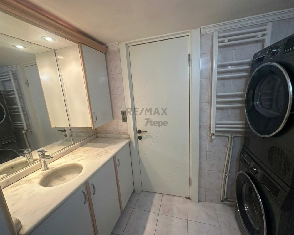 Yeşilyurt Ulu Önderde Yenilenmiş Modern 3+1 ara kat daire.