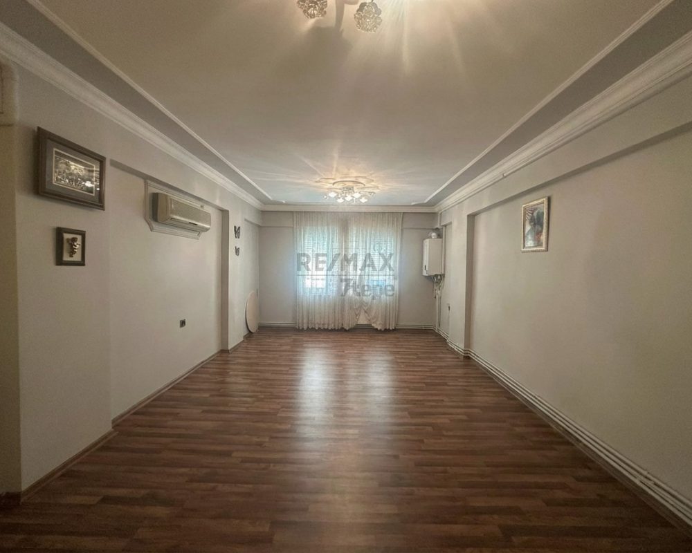Yeşilyurt Ulu Önderde Yenilenmiş Modern 3+1 ara kat daire.