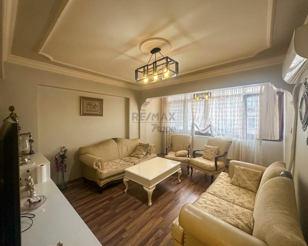 Yeşilyurt Ulu Önderde Yenilenmiş Modern 3+1 ara kat daire.