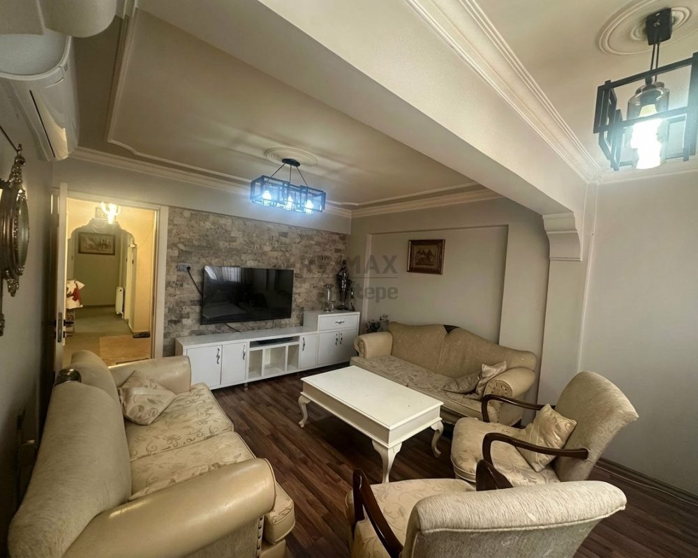 Yeşilyurt Ulu Önderde Yenilenmiş Modern 3+1 ara kat daire.
