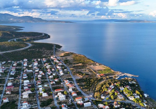 URLA GÜLBAHÇEDE DENIZE SIFIR 6.079 M² TURIZM İMARLI ARSA. küçük görsel