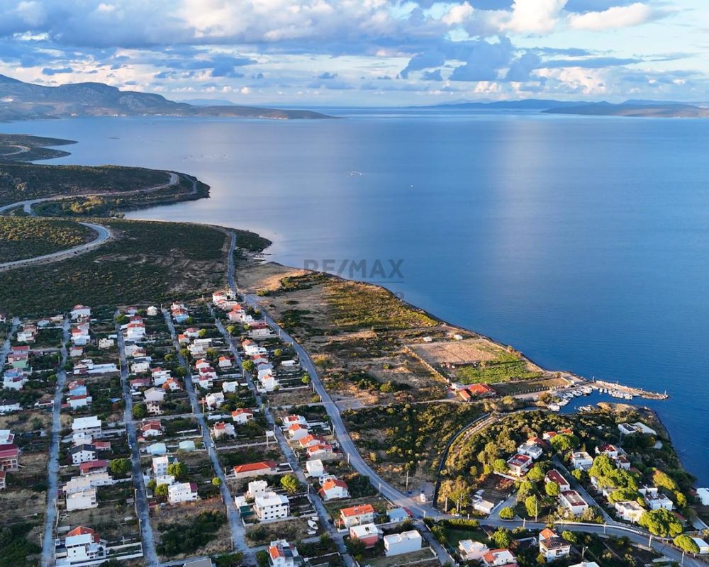 URLA GÜLBAHÇEDE DENIZE SIFIR 6.079 M² TURIZM İMARLI ARSA.