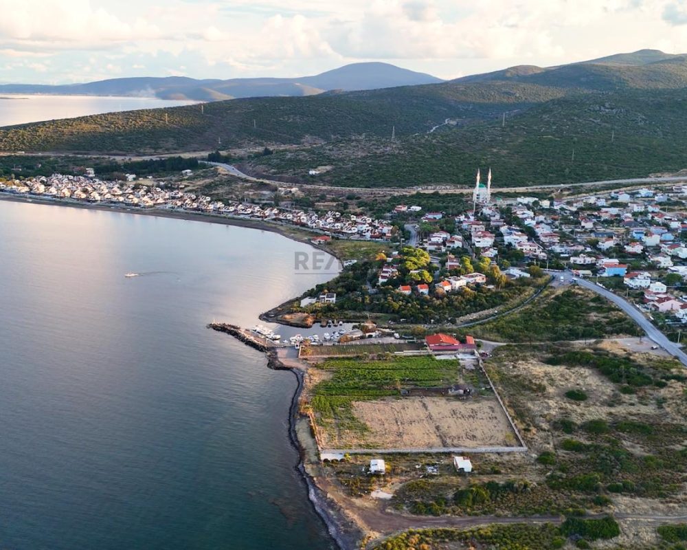 URLA GÜLBAHÇEDE DENIZE SIFIR 6.079 M² TURIZM İMARLI ARSA.