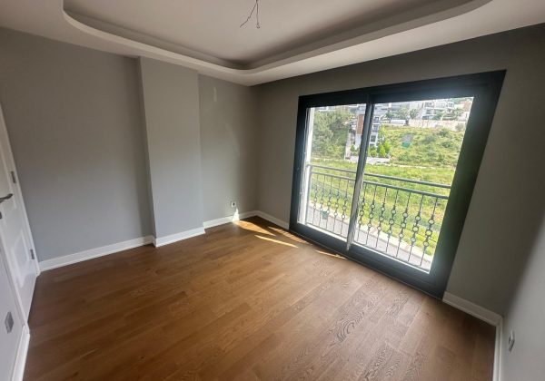 ÇETIN EMEÇ'TE SATILIK 5+2 IKIZ VILLA.