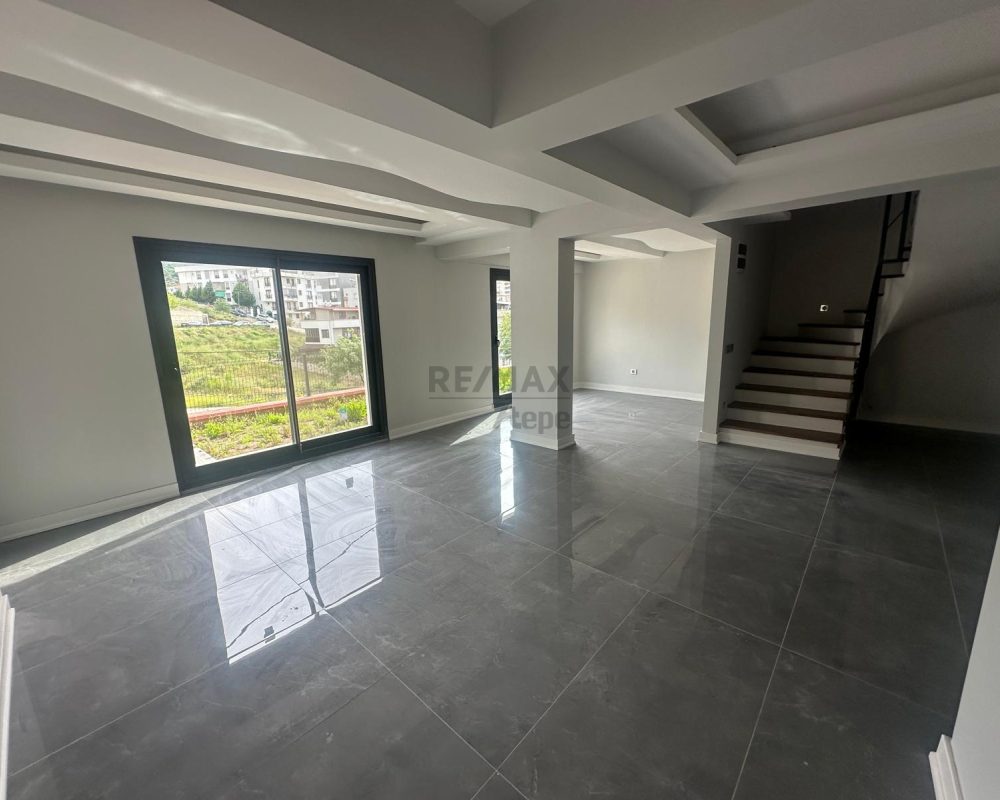 ÇETIN EMEÇ'TE SATILIK 5+2 IKIZ VILLA.