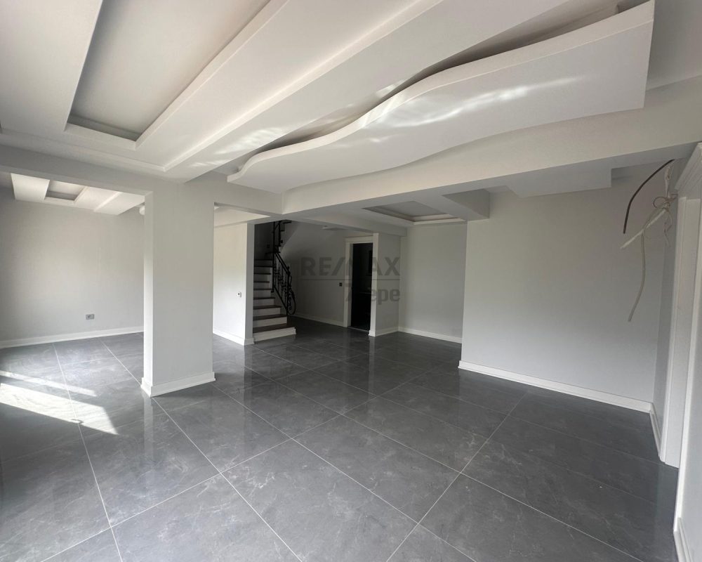 ÇETIN EMEÇ'TE SATILIK 5+2 IKIZ VILLA.
