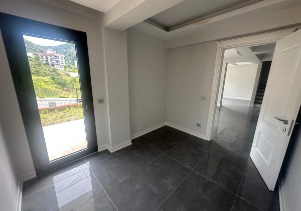 ÇETIN EMEÇ'TE SATILIK 5+2 IKIZ VILLA. küçük görsel