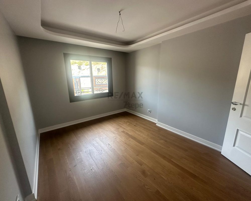 ÇETIN EMEÇ'TE SATILIK 5+2 IKIZ VILLA.