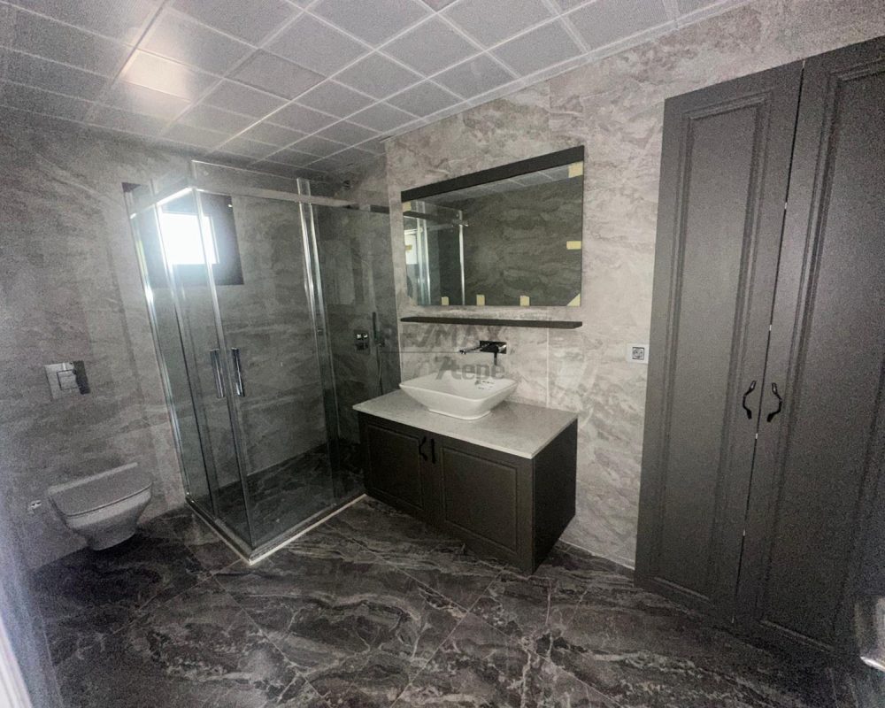 ÇETIN EMEÇ'TE SATILIK 5+2 IKIZ VILLA.