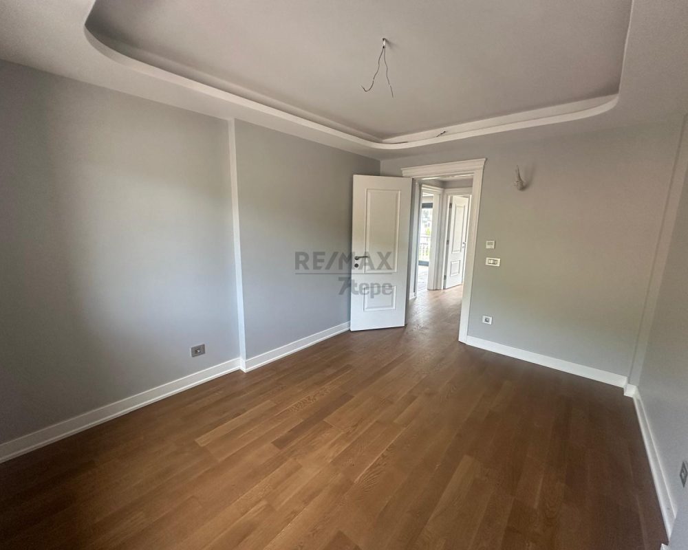 ÇETIN EMEÇ'TE SATILIK 5+2 IKIZ VILLA.