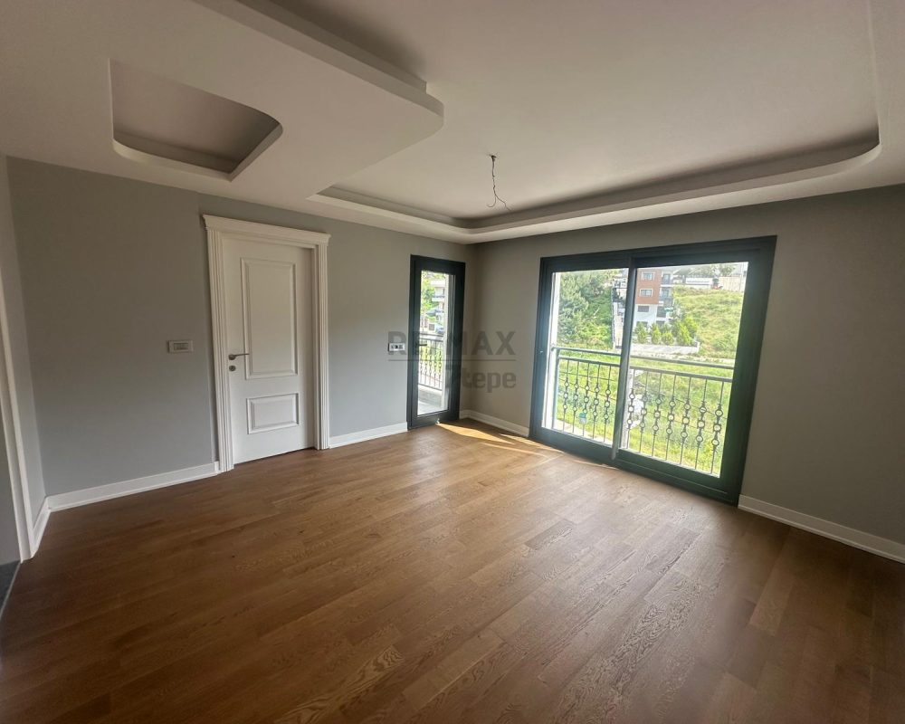 ÇETIN EMEÇ'TE SATILIK 5+2 IKIZ VILLA.