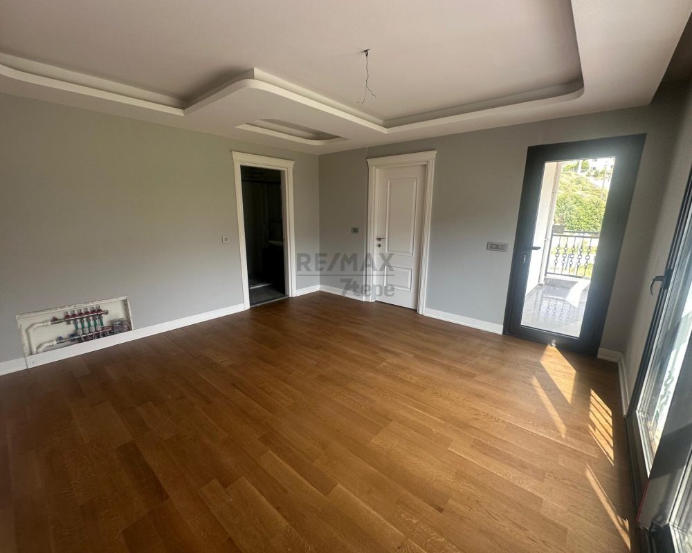 ÇETIN EMEÇ'TE SATILIK 5+2 IKIZ VILLA.