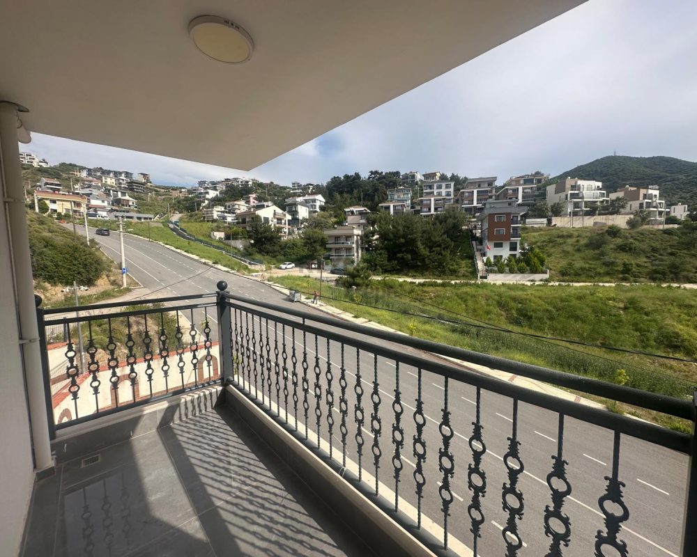 ÇETIN EMEÇ'TE SATILIK 5+2 IKIZ VILLA.