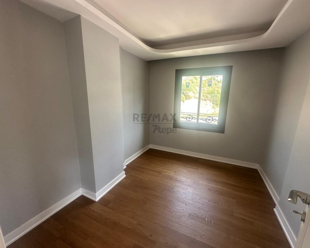 ÇETIN EMEÇ'TE SATILIK 5+2 IKIZ VILLA.